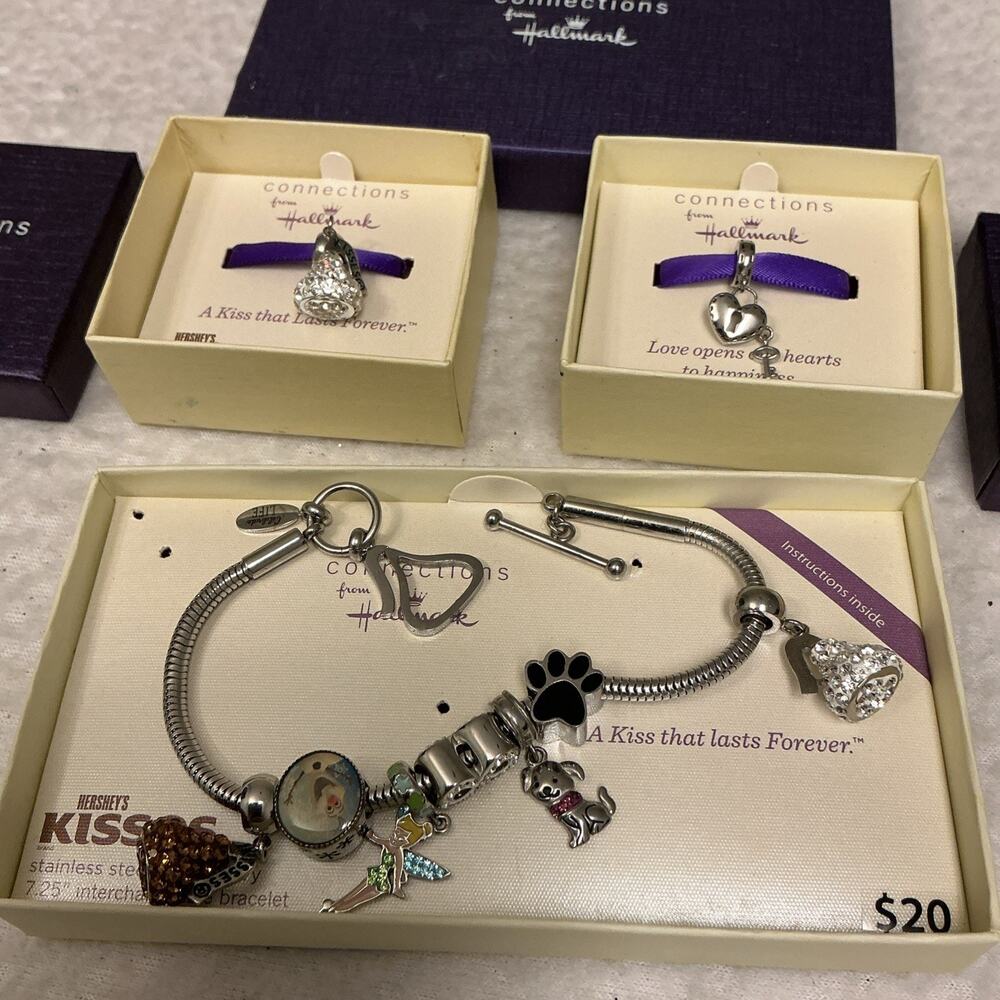 HALLMARK Connections A Kiss That Last Forever Bracelet Extra Charms 3629